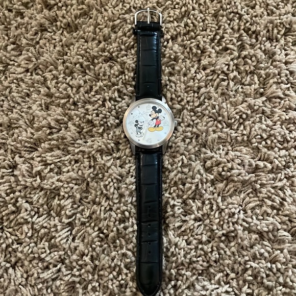 Disney Mickey Through the Years Watch - Picture 6 of 6